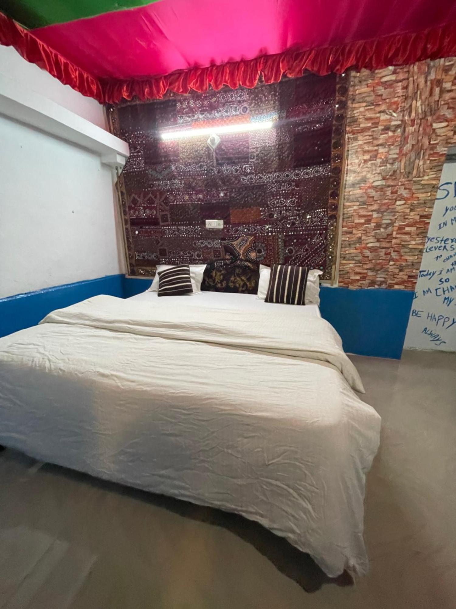 Mirvana Guest House & Camel Safari 자이살메르 외부 사진