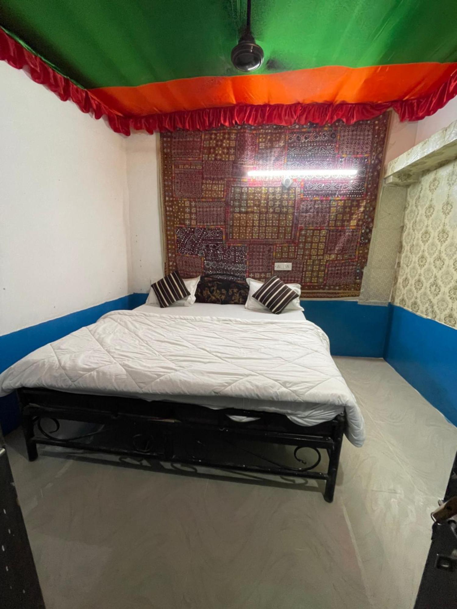 Mirvana Guest House & Camel Safari 자이살메르 외부 사진