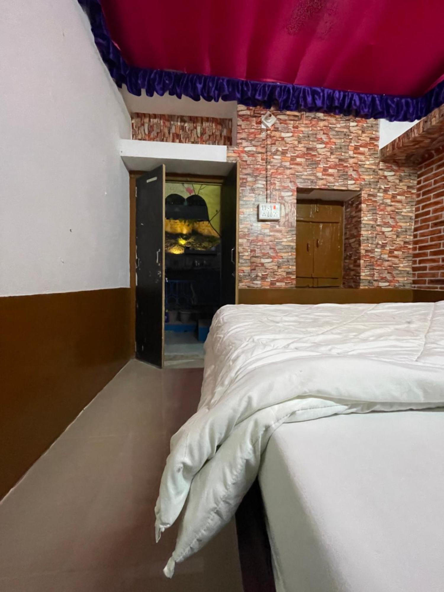 Mirvana Guest House & Camel Safari 자이살메르 외부 사진