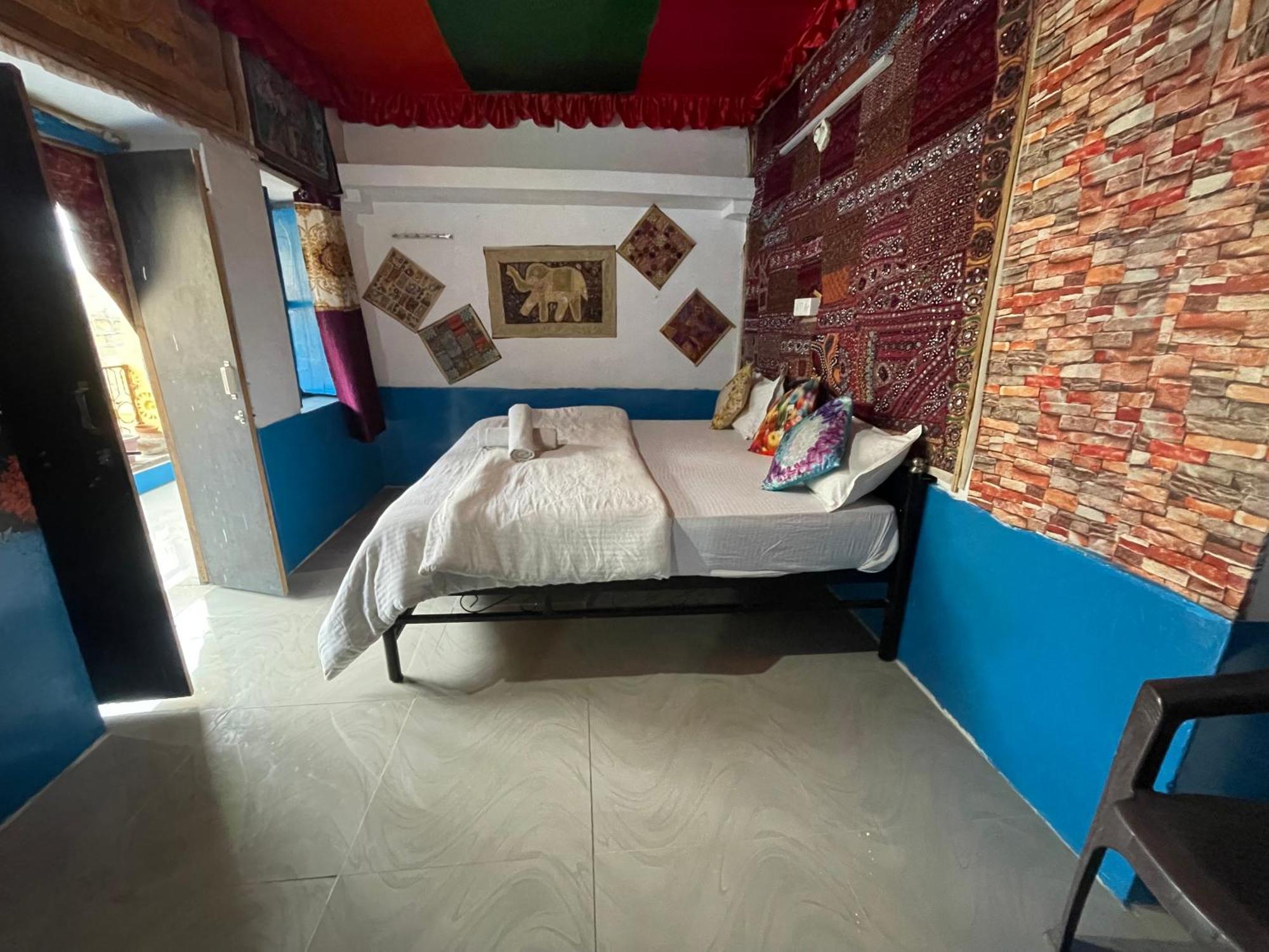 Mirvana Guest House & Camel Safari 자이살메르 외부 사진